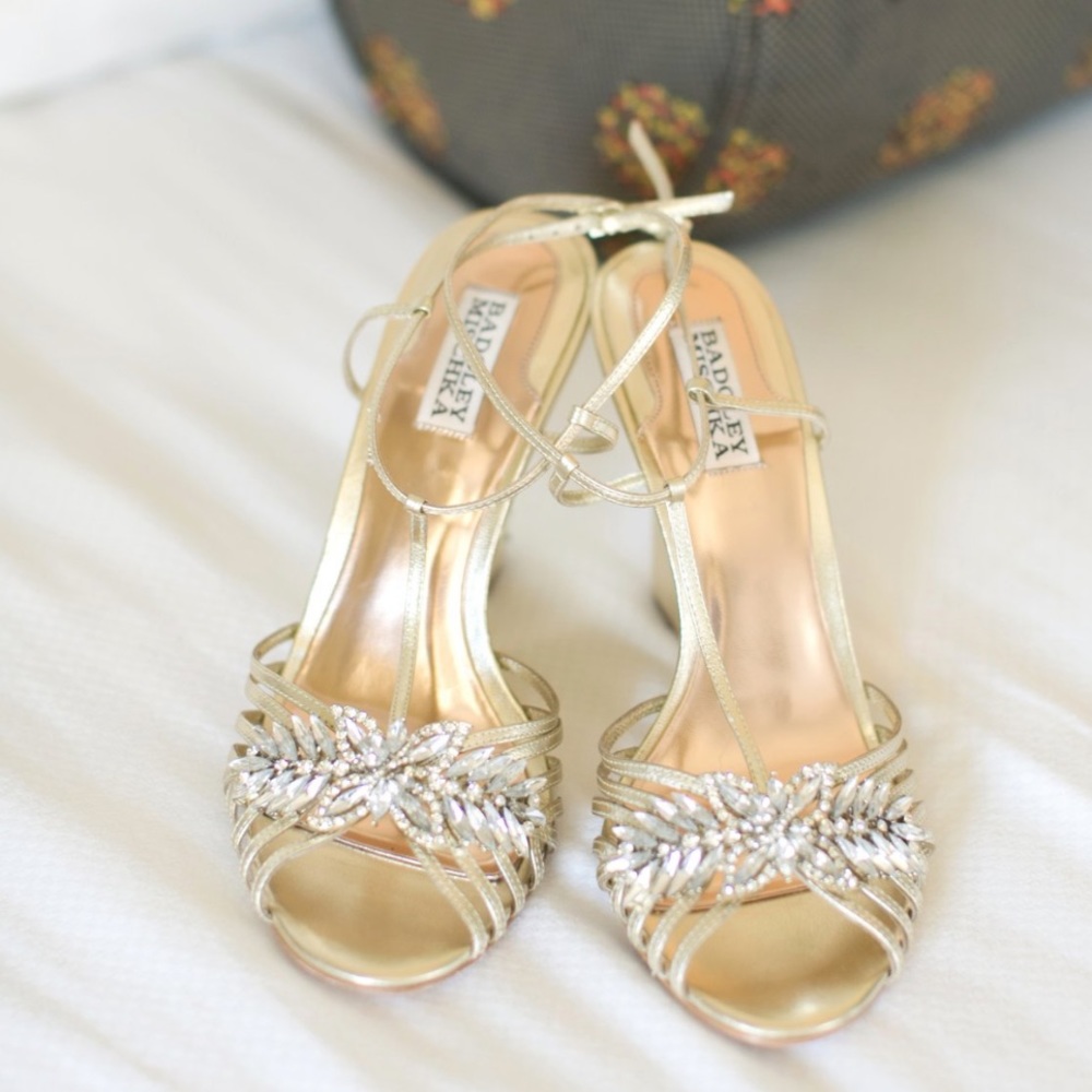 BADGLEY MISCHKA
Leather Crystal Embellishments T-Strap Sandals size 9